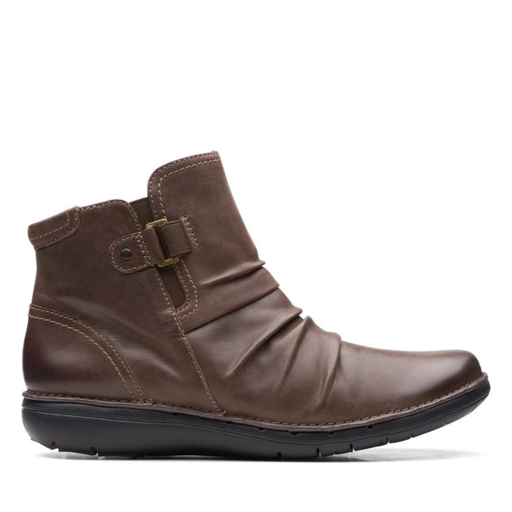 Clarks Women's Un Loop Top Dark Brown 26168662 Size 6.5 Leather Comfort Zipper